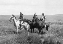   .   ʸ (Edward Sheriff Curtis). Three chiefs Piegan. 1900