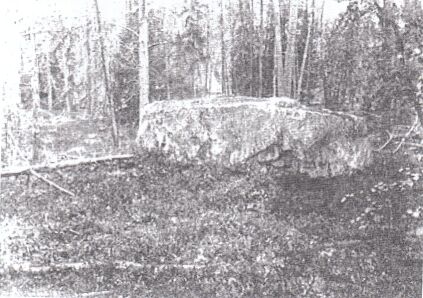 Предположительно - саамский каменный жертвенник, один из обнаруженных экспедицией А.В.Барченко. Фото 1922 года