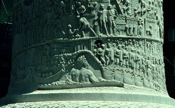 Рельефы Колонны Траяна. Римляне переходят через Дунай 