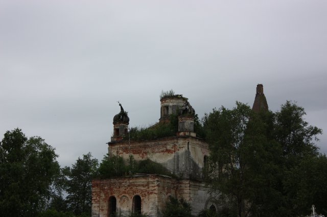 Покровская церковь в селе Боженки. Построена на захоронениях воинов.