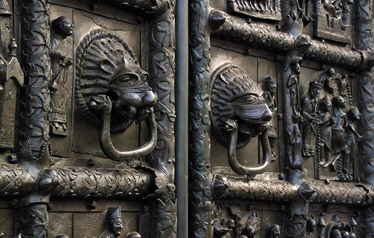 Сигтунские врата (Корсунские врата, Магдебургские врата) Софийского собора в Великом Новгороде.